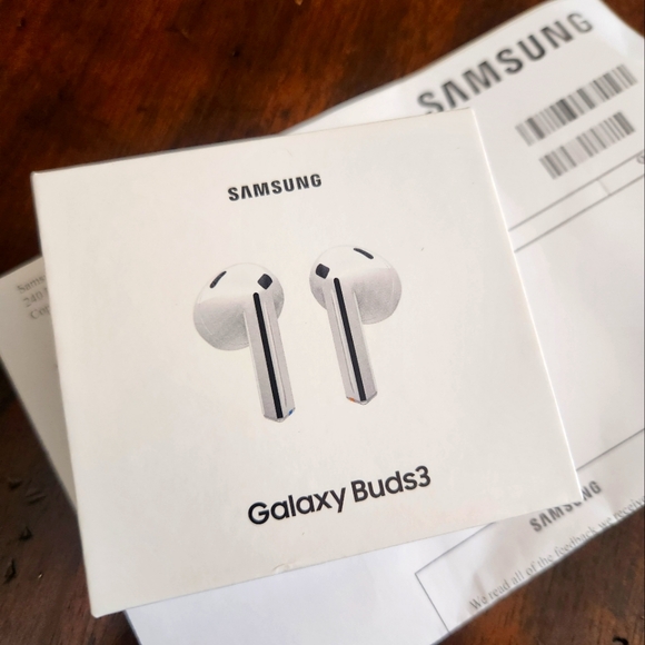 Samsung Galaxy Buds3 [SM-R530] Wireless Earbud AI Noise Cancelling - white
